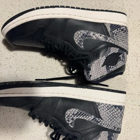 Air Jordan 1 Retro High Premium Black Snake W 8.5 NWOB - Picture 6 of 10